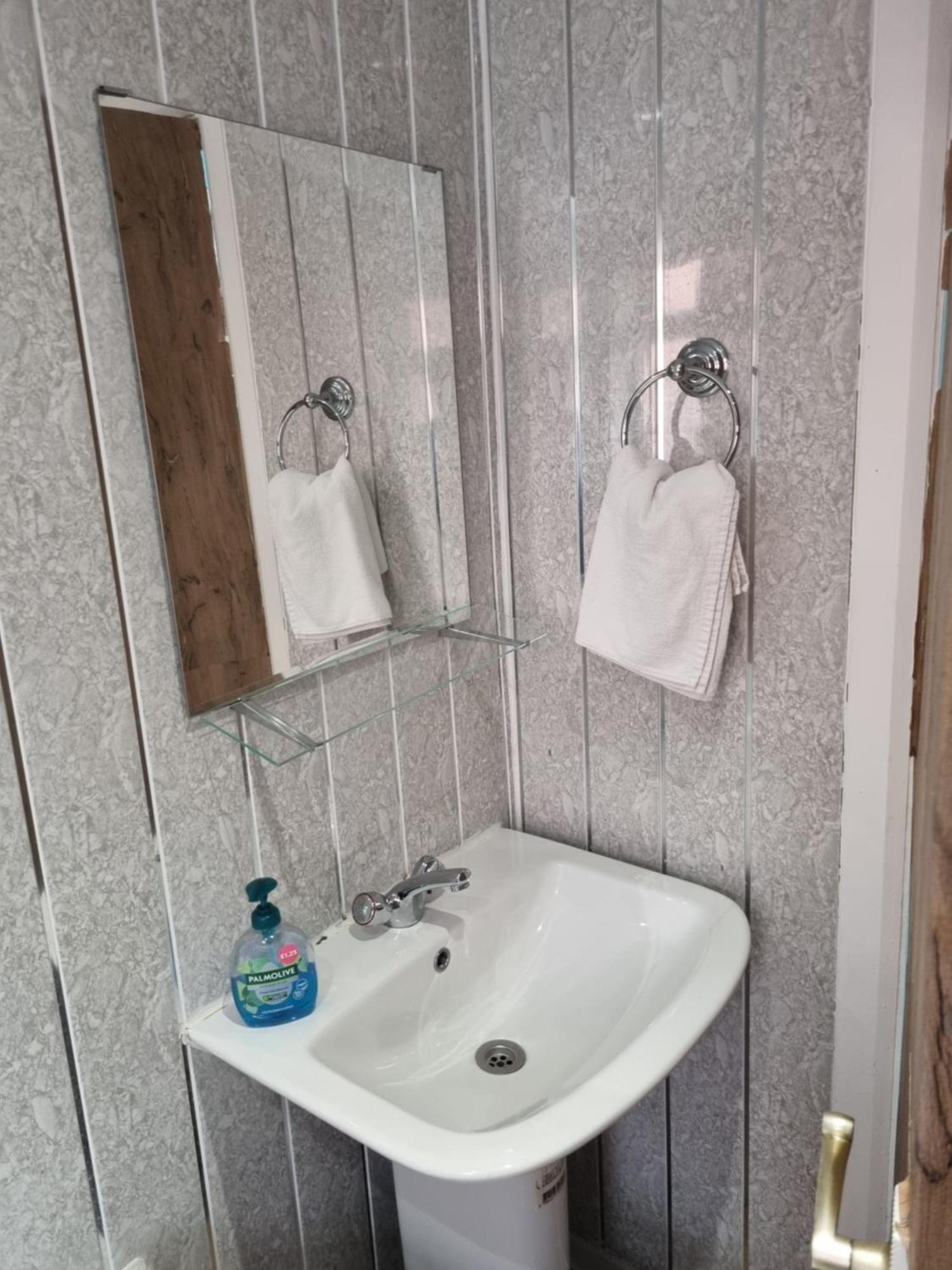 An Exclusive Room In A Hotel In Leeds ลีดส์ ภายนอก รูปภาพ